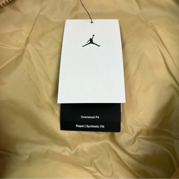 Nike Jordan Women's Oversized Puffer Jacket Size L - Picture 5 of 10